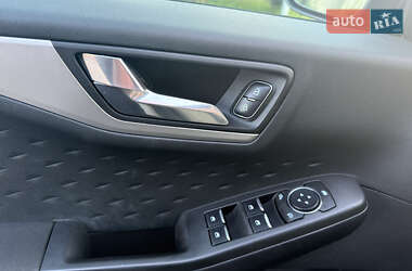 Внедорожник / Кроссовер Ford Escape 2019 в 