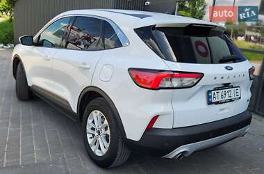 Внедорожник / Кроссовер Ford Escape 2021 в 