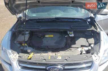 Внедорожник / Кроссовер Ford Escape 2016 в 