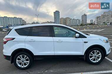 Внедорожник / Кроссовер Ford Escape 2017 в 