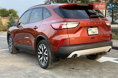 Внедорожник / Кроссовер Ford Escape 2019 в 