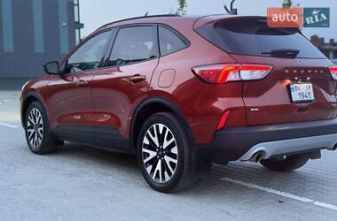 Внедорожник / Кроссовер Ford Escape 2019 в 