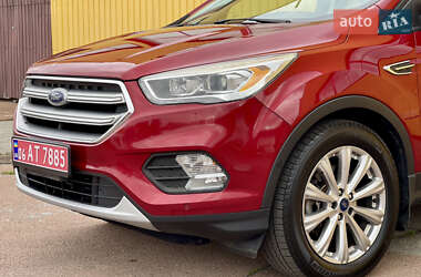 Внедорожник / Кроссовер Ford Escape 2017 в 
