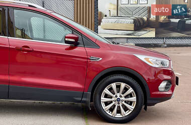 Внедорожник / Кроссовер Ford Escape 2017 в 
