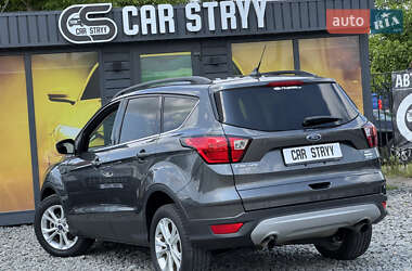 Внедорожник / Кроссовер Ford Escape 2019 в 