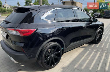 Внедорожник / Кроссовер Ford Escape 2020 в 