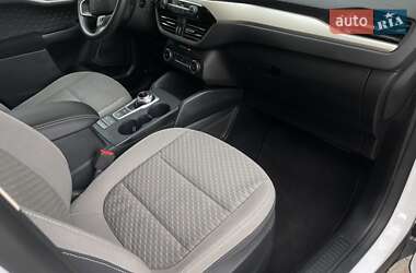Внедорожник / Кроссовер Ford Escape 2020 в 