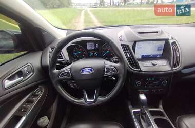 Внедорожник / Кроссовер Ford Escape 2018 в 