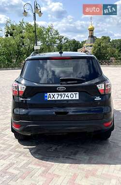 Внедорожник / Кроссовер Ford Escape 2018 в 