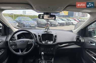 Внедорожник / Кроссовер Ford Escape 2017 в 
