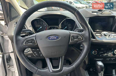 Внедорожник / Кроссовер Ford Escape 2017 в 