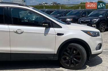 Внедорожник / Кроссовер Ford Escape 2017 в 