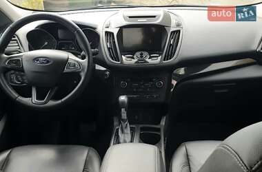 Внедорожник / Кроссовер Ford Escape 2017 в 