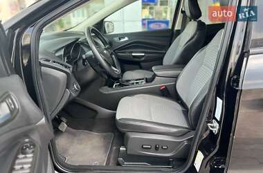Внедорожник / Кроссовер Ford Escape 2019 в 