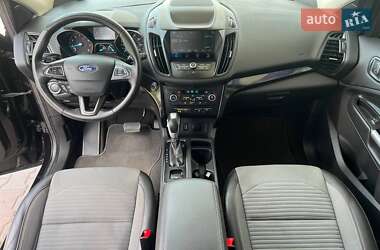 Внедорожник / Кроссовер Ford Escape 2019 в 