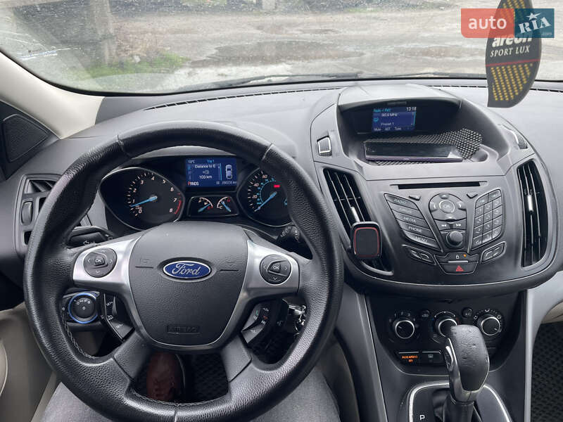 Внедорожник / Кроссовер Ford Escape 2013 в 