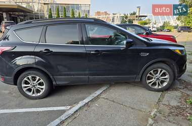 Внедорожник / Кроссовер Ford Escape 2017 в 