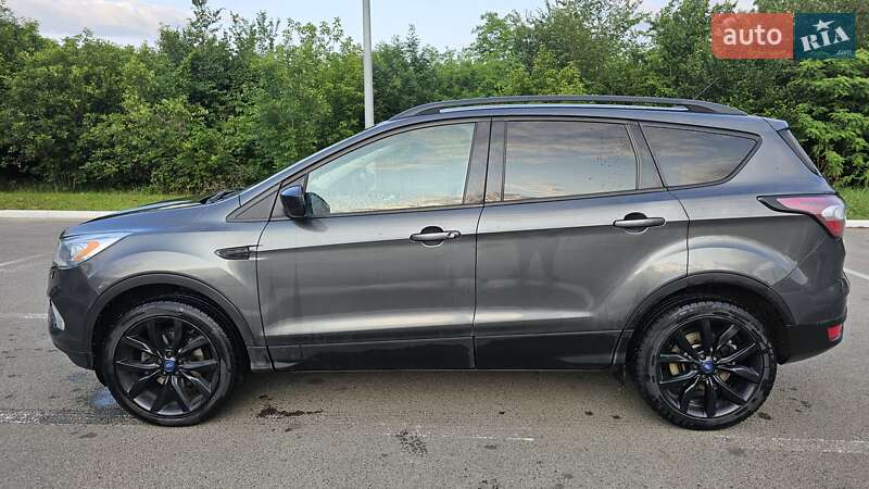 Позашляховик / Кросовер Ford Escape 2017 в Харкові