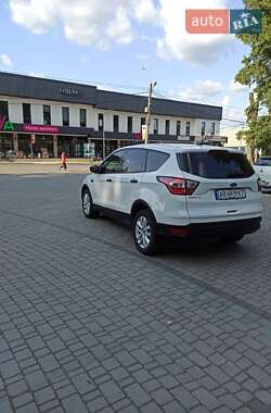 Внедорожник / Кроссовер Ford Escape 2017 в 