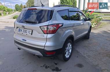 Внедорожник / Кроссовер Ford Escape 2018 в 