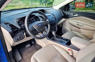 Внедорожник / Кроссовер Ford Escape 2018 в 