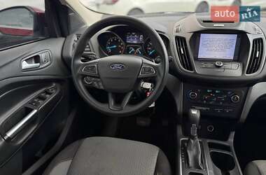Внедорожник / Кроссовер Ford Escape 2017 в 