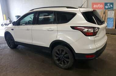 Внедорожник / Кроссовер Ford Escape 2017 в 
