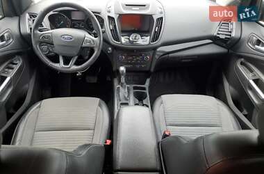 Внедорожник / Кроссовер Ford Escape 2017 в 