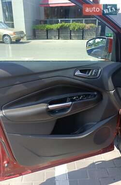 Внедорожник / Кроссовер Ford Escape 2014 в 