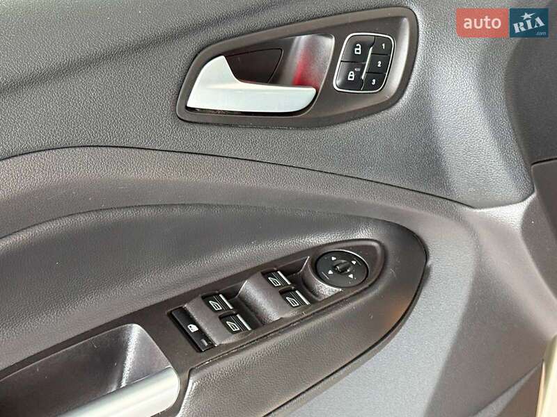 Внедорожник / Кроссовер Ford Escape 2016 в Одессе