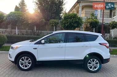 Внедорожник / Кроссовер Ford Escape 2017 в 