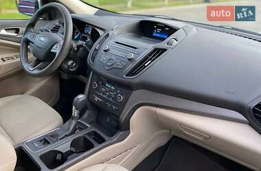 Внедорожник / Кроссовер Ford Escape 2017 в 