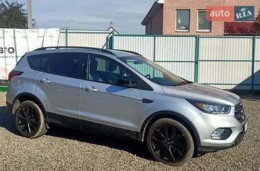 Внедорожник / Кроссовер Ford Escape 2018 в Львове