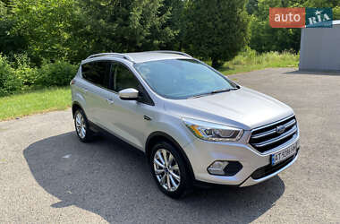 Внедорожник / Кроссовер Ford Escape 2016 в 