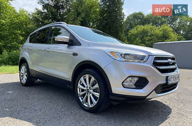Внедорожник / Кроссовер Ford Escape 2016 в 