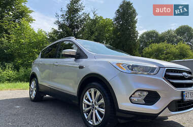 Внедорожник / Кроссовер Ford Escape 2016 в 