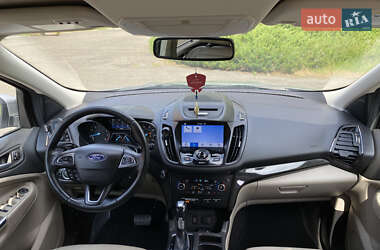 Внедорожник / Кроссовер Ford Escape 2016 в 