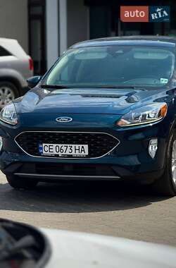 Внедорожник / Кроссовер Ford Escape 2020 в 