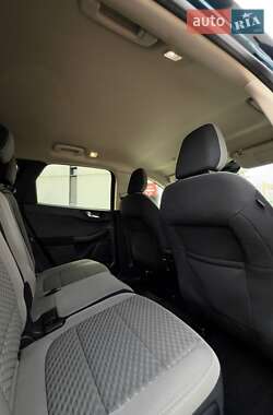Внедорожник / Кроссовер Ford Escape 2020 в 