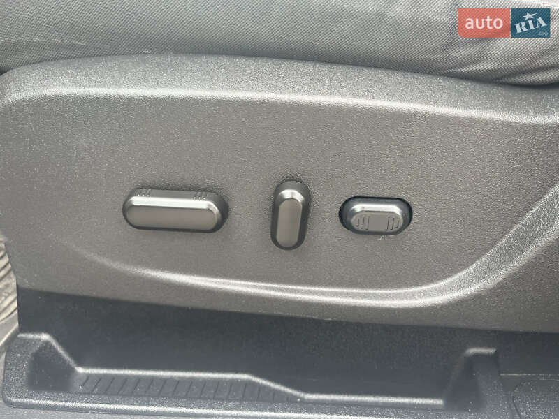 Внедорожник / Кроссовер Ford Escape 2017 в Львове