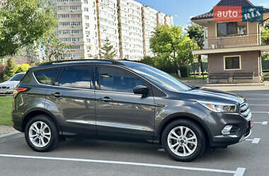 Внедорожник / Кроссовер Ford Escape 2018 в 