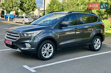Внедорожник / Кроссовер Ford Escape 2018 в 