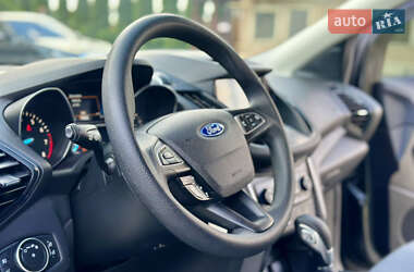 Внедорожник / Кроссовер Ford Escape 2018 в 