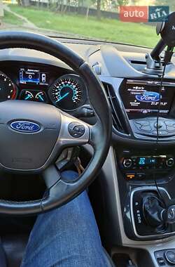 Внедорожник / Кроссовер Ford Escape 2013 в 
