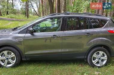 Внедорожник / Кроссовер Ford Escape 2015 в 