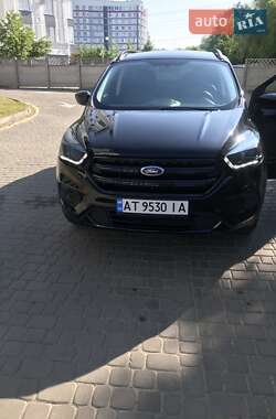 Внедорожник / Кроссовер Ford Escape 2018 в 