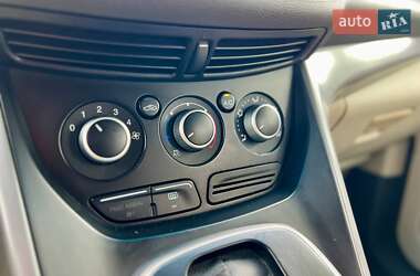 Внедорожник / Кроссовер Ford Escape 2013 в 