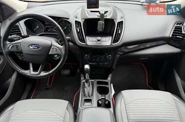 Внедорожник / Кроссовер Ford Escape 2017 в 