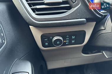 Внедорожник / Кроссовер Ford Escape 2019 в 