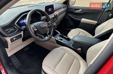 Внедорожник / Кроссовер Ford Escape 2019 в 